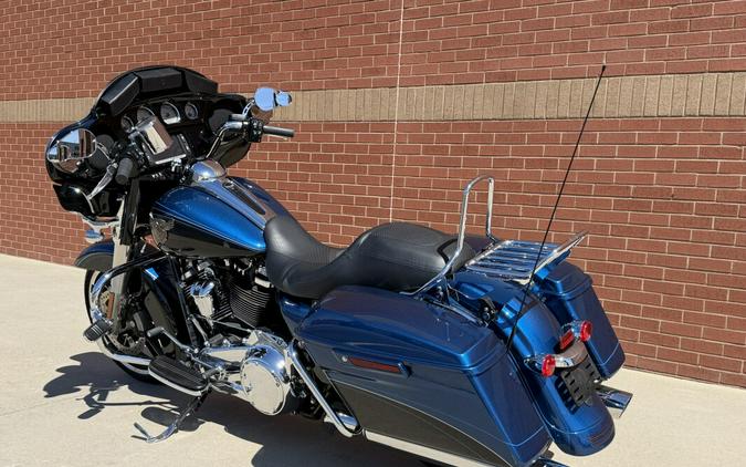 2018 Harley-Davidson® 115th Anniversary Street Glide® Legend Blue/Vivid Black