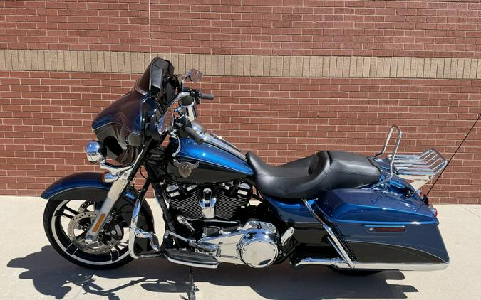 2018 Harley-Davidson® 115th Anniversary Street Glide® Legend Blue/Vivid Black