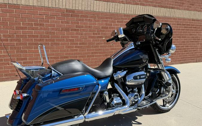 2018 Harley-Davidson® 115th Anniversary Street Glide® Legend Blue/Vivid Black