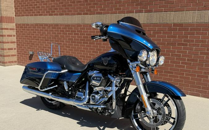 2018 Harley-Davidson® 115th Anniversary Street Glide® Legend Blue/Vivid Black