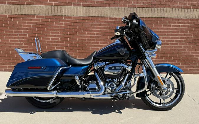 2018 Harley-Davidson® 115th Anniversary Street Glide® Legend Blue/Vivid Black