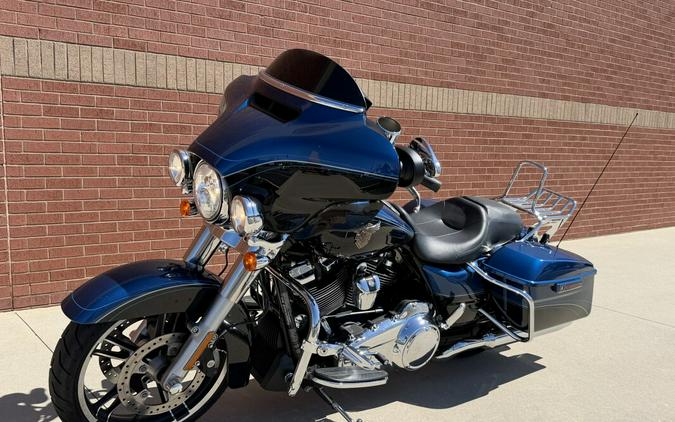 2018 Harley-Davidson® 115th Anniversary Street Glide® Legend Blue/Vivid Black