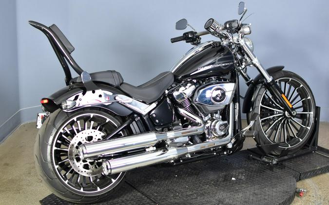 2025 Harley-Davidson Breakout Vivid Black