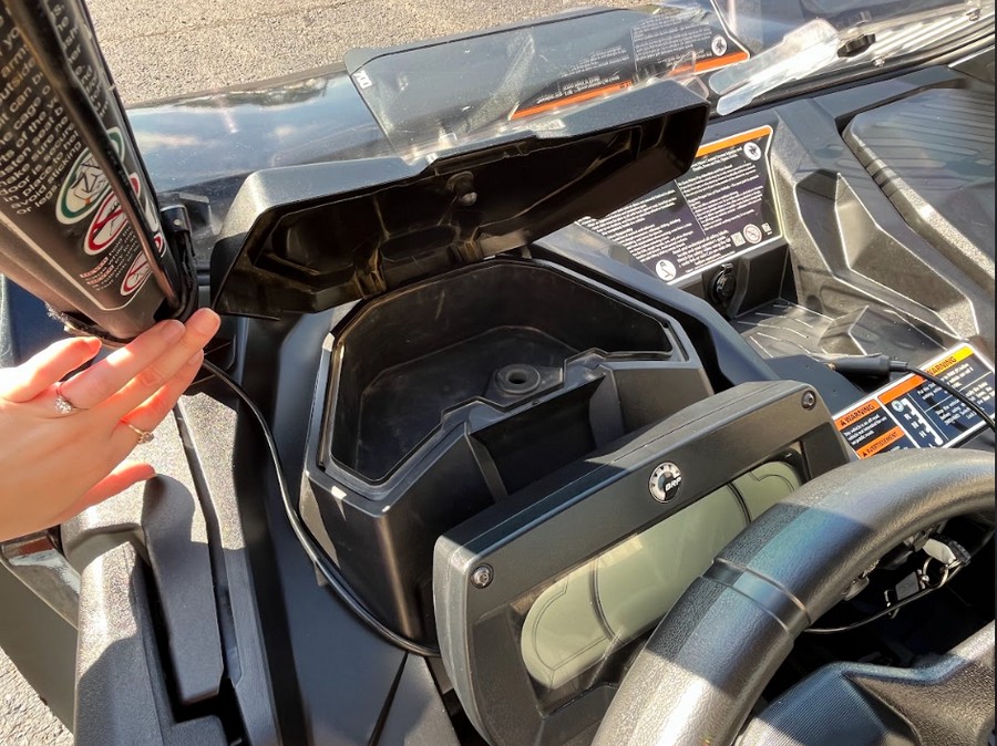 2024 Can-Am Commander XT 700 Red / Black