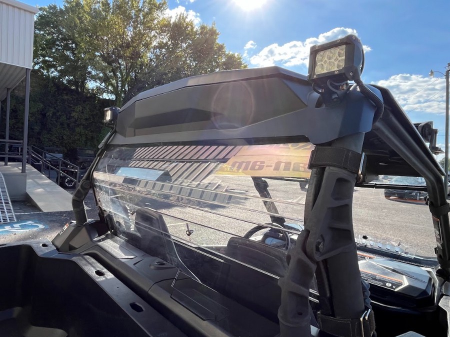 2024 Can-Am Commander XT 700 Red / Black