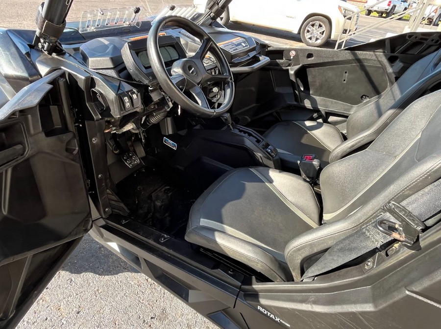 2024 Can-Am Commander XT 700 Red / Black