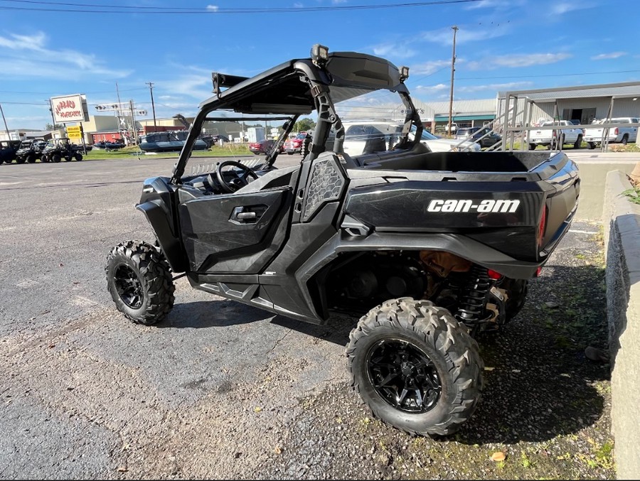 2024 Can-Am Commander XT 700 Red / Black