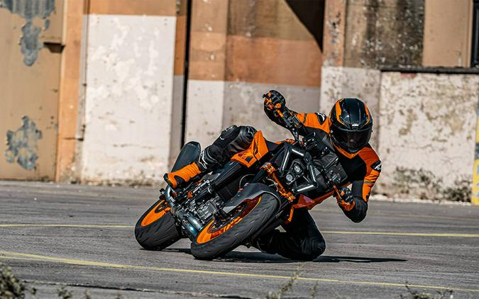 2024 KTM 990 Duke