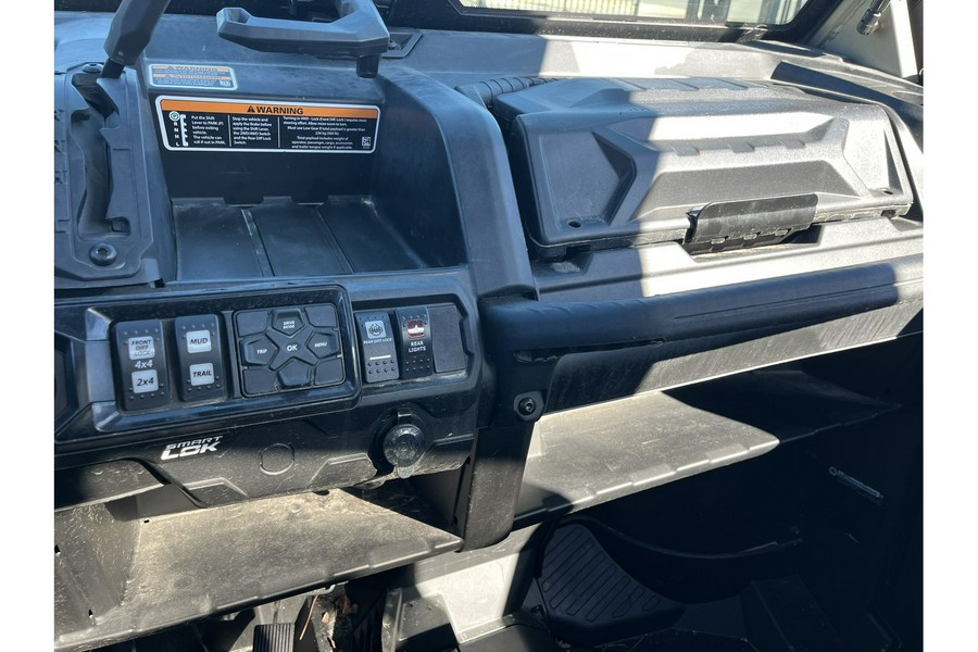 2023 Can-Am Defender X mr HD10