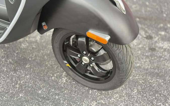 2022 Vespa GTS Super 300 Sport - 04127T