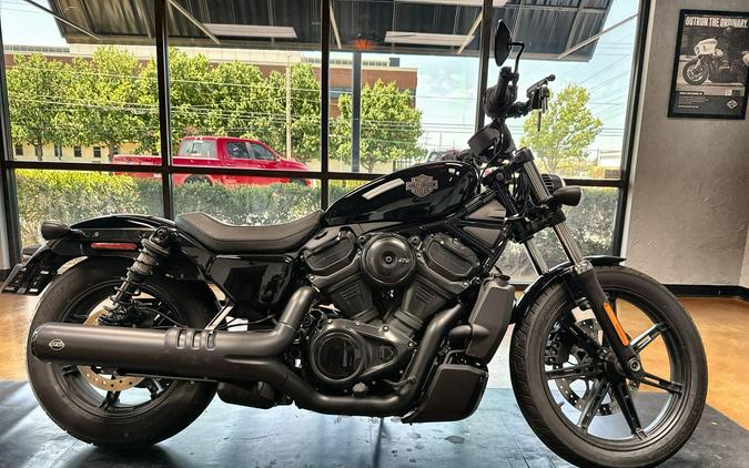 2025 Harley-Davidson® Nightster® Vivid Black