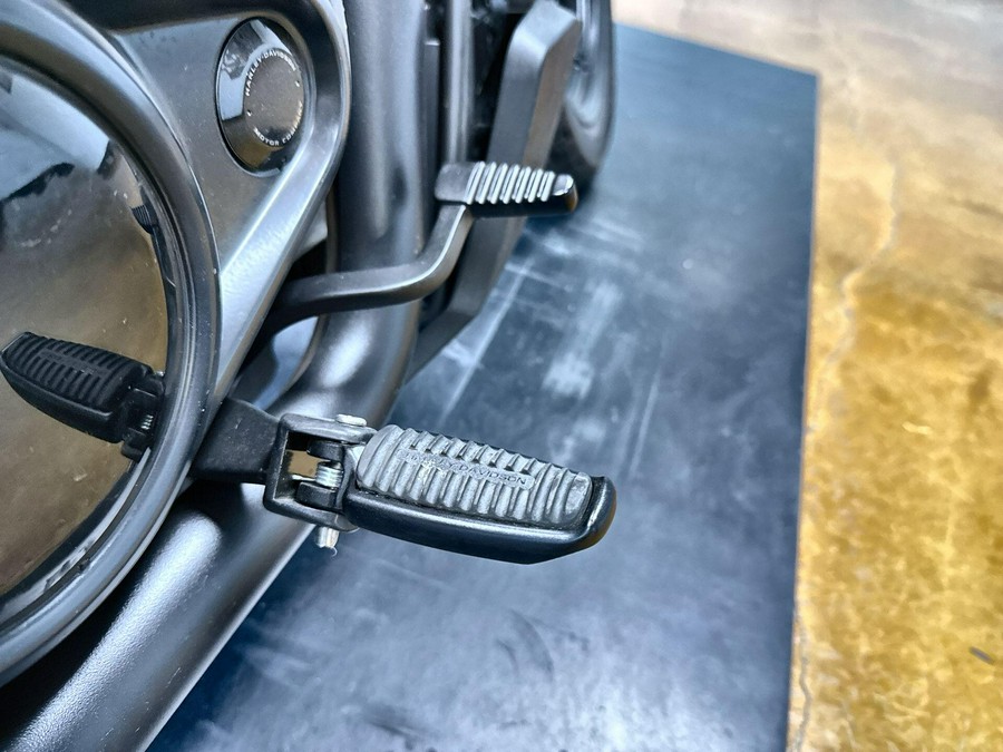 2025 Harley-Davidson® Nightster® Vivid Black