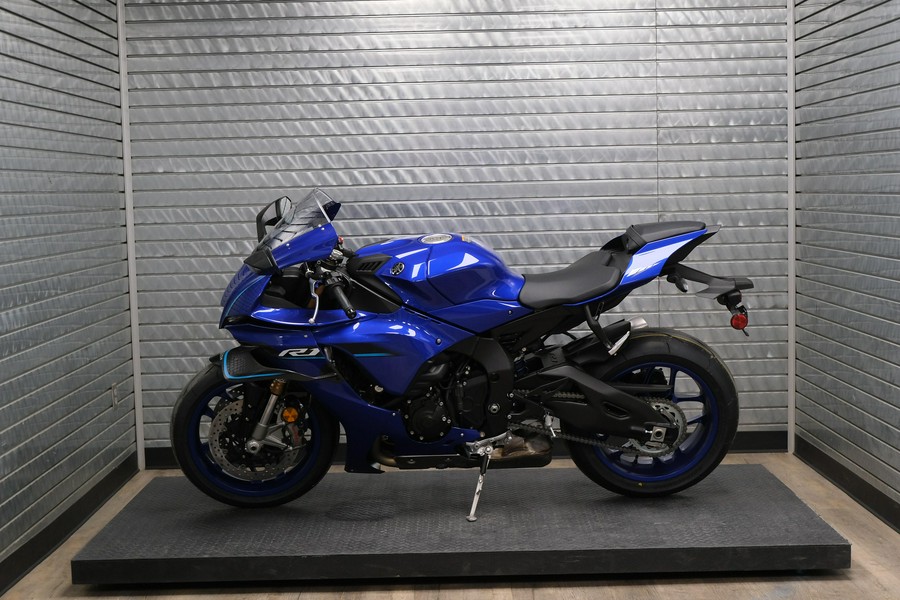 2026 YAMAHA YZFR1