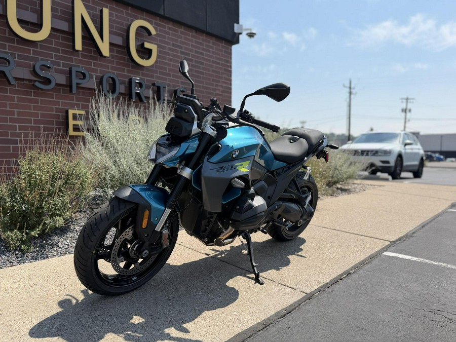2026 BMW Motorrad R 1300 R BLUE