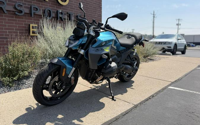 2026 BMW Motorrad R 1300 R BLUE