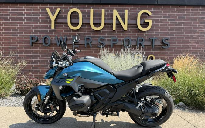 2026 BMW Motorrad R 1300 R BLUE