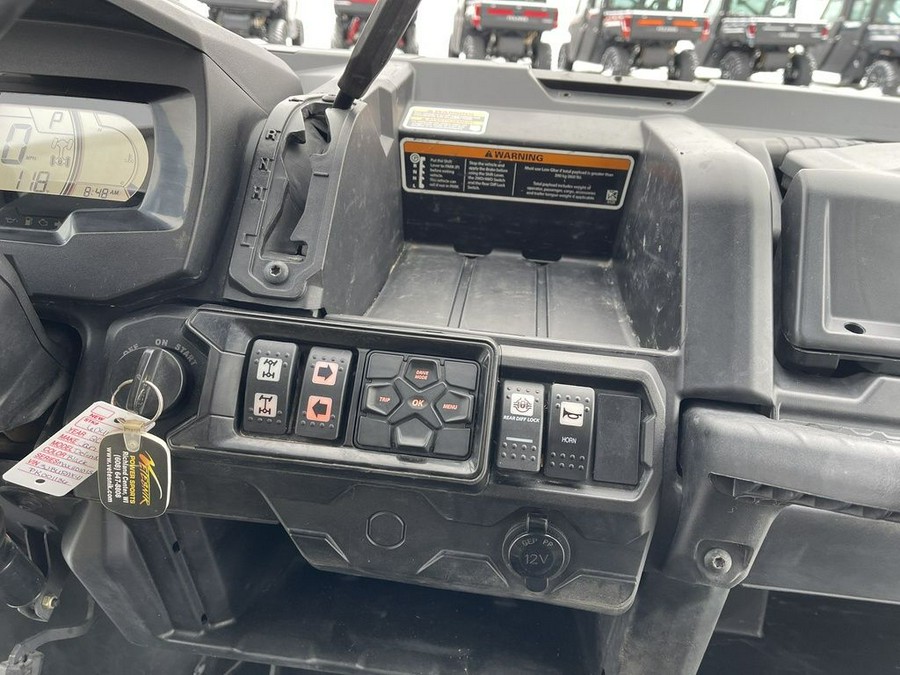 2023 Can-Am® Defender MAX Lone Star HD10