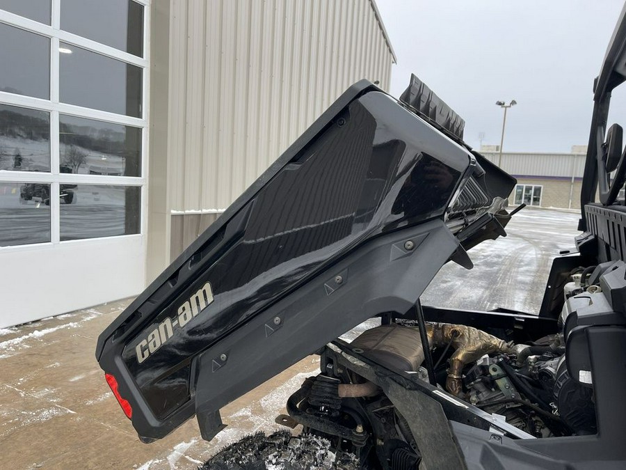 2023 Can-Am® Defender MAX Lone Star HD10