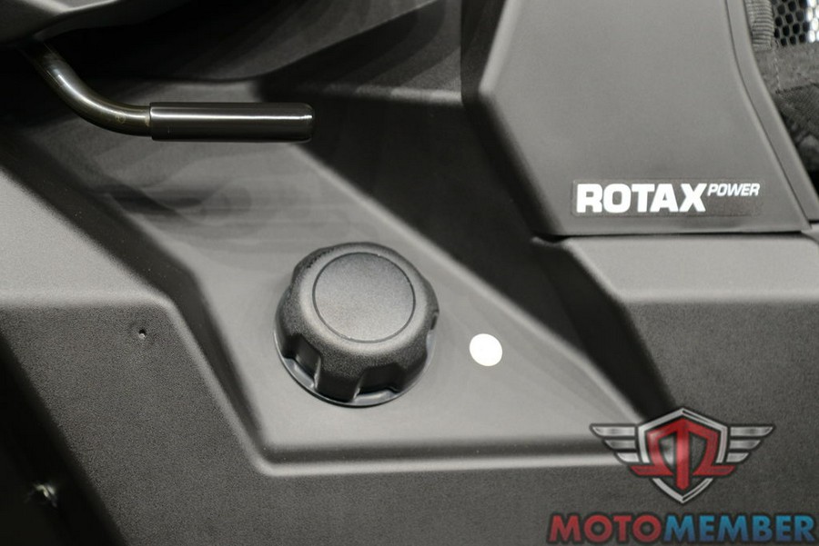 2025 Can-Am Defender DPS HD9