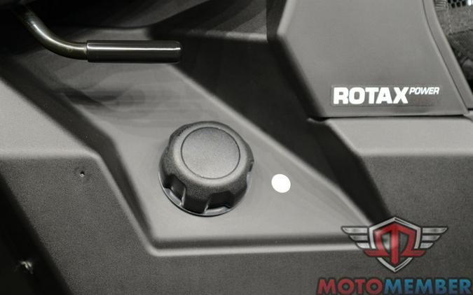 2025 Can-Am Defender DPS HD9