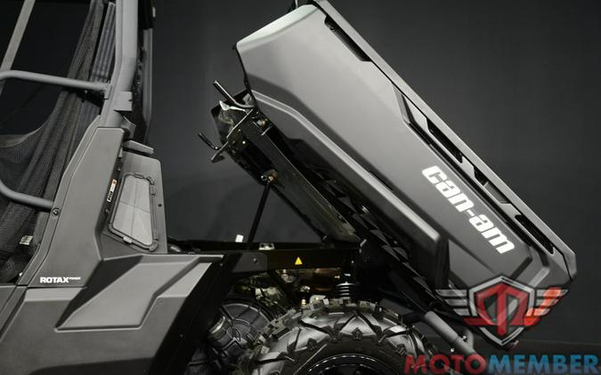 2025 Can-Am Defender DPS HD9