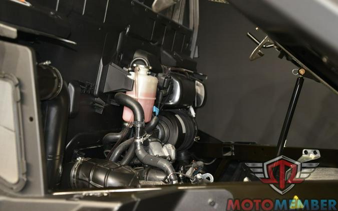 2025 Can-Am Defender DPS HD9