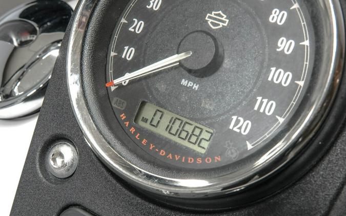 2016 HARLEY-DAVIDSON FXDB103 STREET BOB 103 in Crushed Ice Pearl