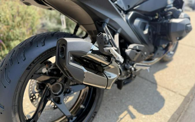 2026 BMW Motorrad R 1300 RS BLACK