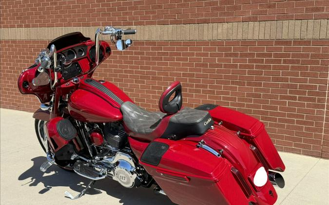 2016 Harley-Davidson® CVO™ Street Glide® Atomic Red with Candy Apple Flames