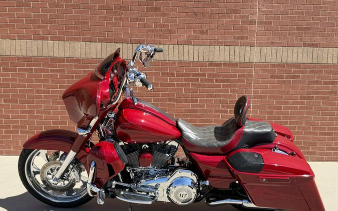 2016 Harley-Davidson® CVO™ Street Glide® Atomic Red with Candy Apple Flames