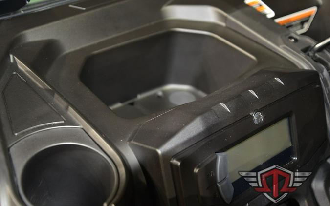 2025 Can-Am Defender DPS HD7