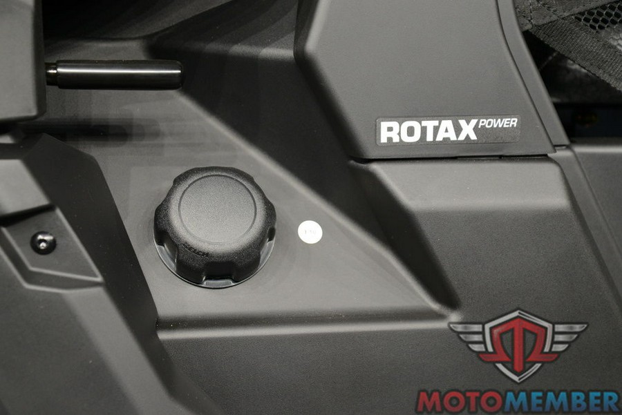 2025 Can-Am Defender DPS HD7