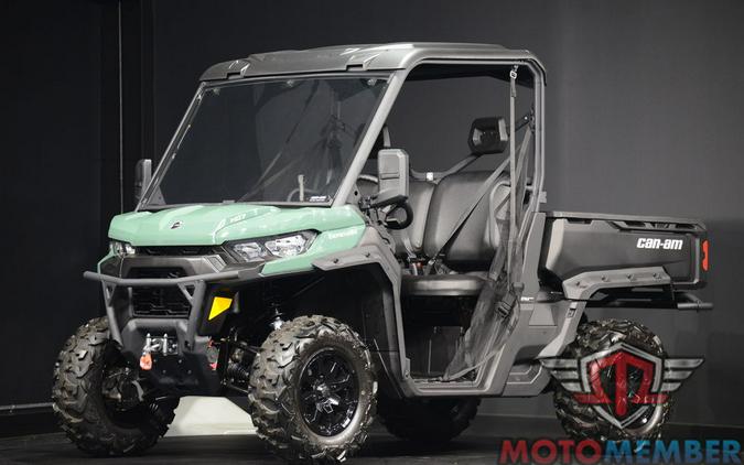 2025 Can-Am Defender DPS HD7