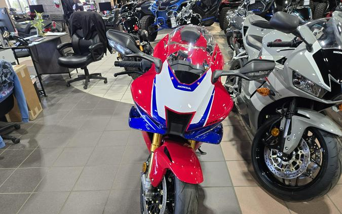2025 HONDA CBR1000RRR FIREBLADE SP
