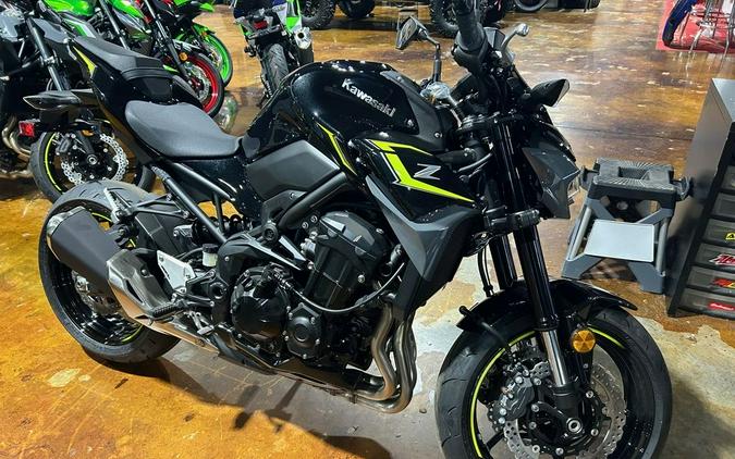 2024 Kawasaki Z900 ABS Metallic Spark Black/Metallic Matte Dark Gray