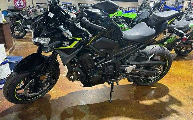 2024 Kawasaki Z900 ABS Metallic Spark Black/Metallic Matte Dark Gray