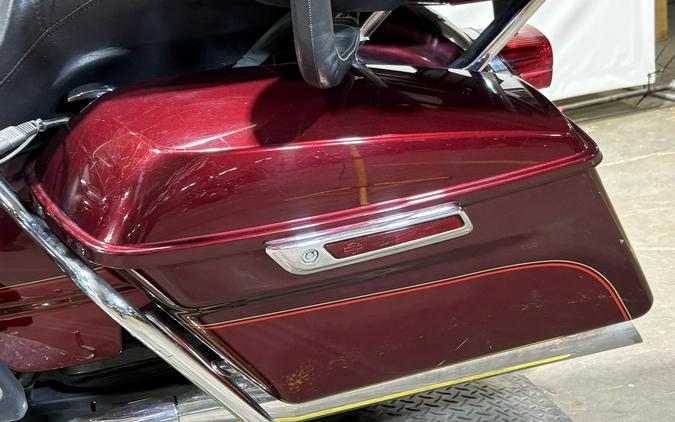 2017 Harley-Davidson® Road Glide® Ultra Two-Tone Mysterious Red Sunglo/Velocity Red Sunglo