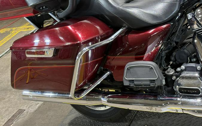 2017 Harley-Davidson® Road Glide® Ultra Two-Tone Mysterious Red Sunglo/Velocity Red Sunglo