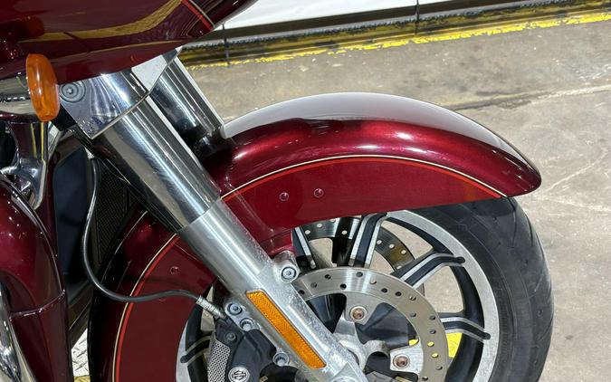 2017 Harley-Davidson® Road Glide® Ultra Two-Tone Mysterious Red Sunglo/Velocity Red Sunglo