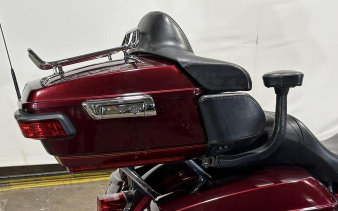 2017 Harley-Davidson® Road Glide® Ultra Two-Tone Mysterious Red Sunglo/Velocity Red Sunglo