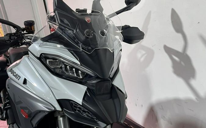 2025 Ducati Multistrada V4 S Travel & Radar Iceberg White