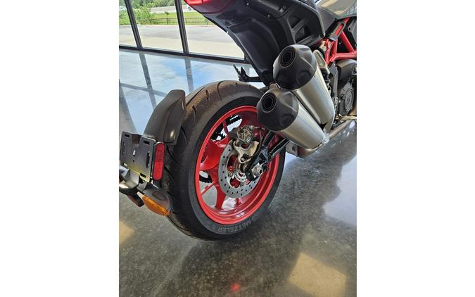 2024 FTR SPORT, STORM GRAY / RED, 49ST - Indian Motorcycle