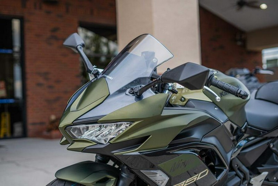 2024 Kawasaki Ninja® 650 ABS Metallic Covert Green/Metallic Spark Black