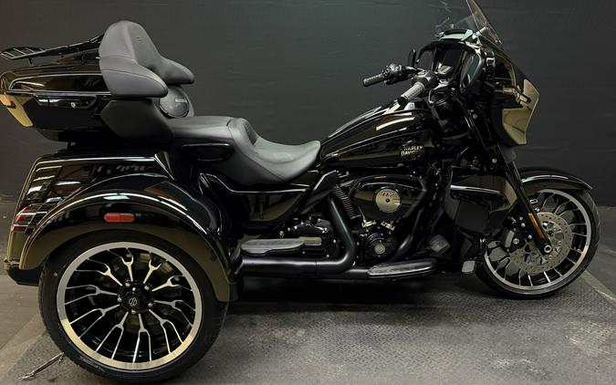 Harley-Davidson® Street Glide 3 Limited 2026 FLHLT VIVID BLACK