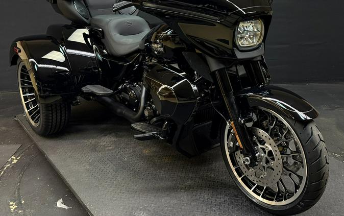 Harley-Davidson® Street Glide 3 Limited 2026 FLHLT VIVID BLACK
