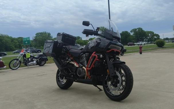 2025 Harley-Davidson® CVO™ Pan America® Carbon Blue