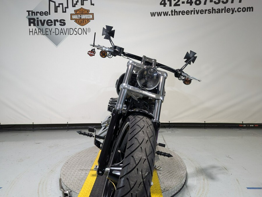 2016 Harley-Davidson® Breakout® Vivid Black