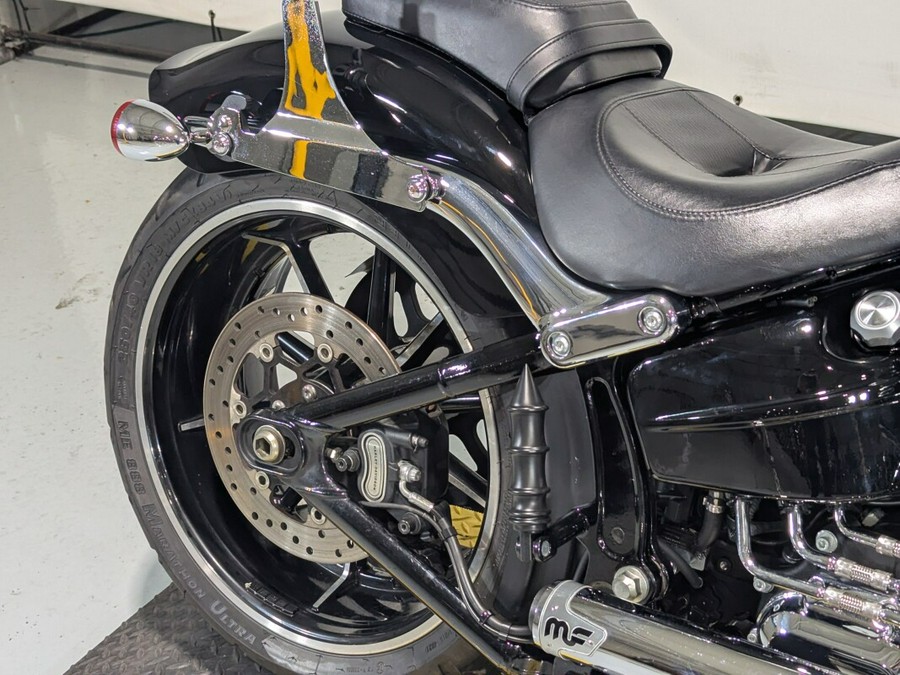2016 Harley-Davidson® Breakout® Vivid Black