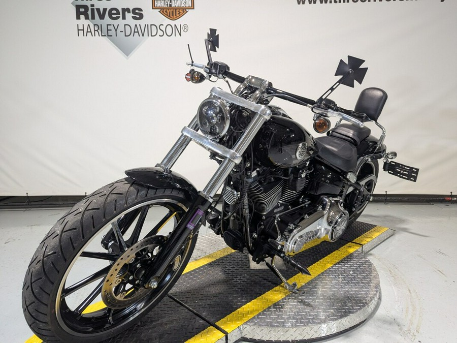2016 Harley-Davidson® Breakout® Vivid Black