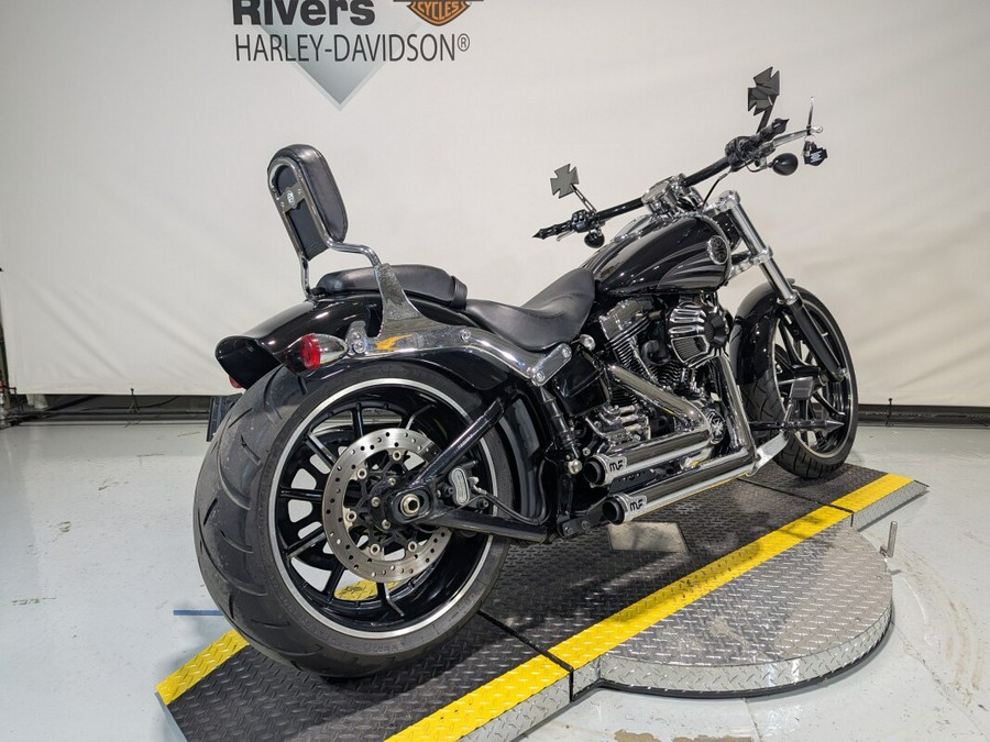 2016 Harley-Davidson® Breakout® Vivid Black